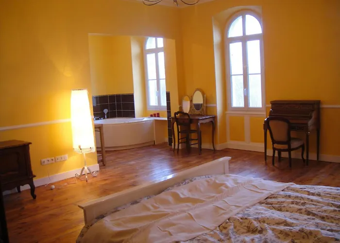 Feriehus Schloss Mit Ueberlaufpool An Der Dordogne By Interhome *